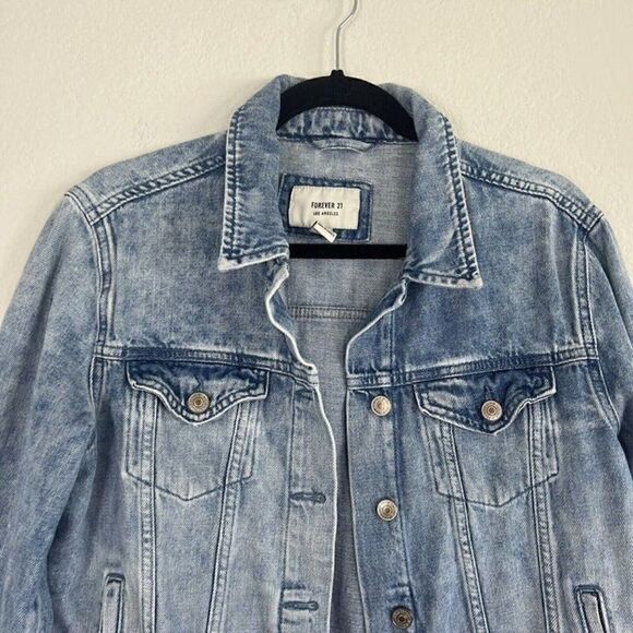Forever 21 Women’s Faded Distressed Button Up Cotton Denim Jacket Size Medium - Picture 7 of 11
